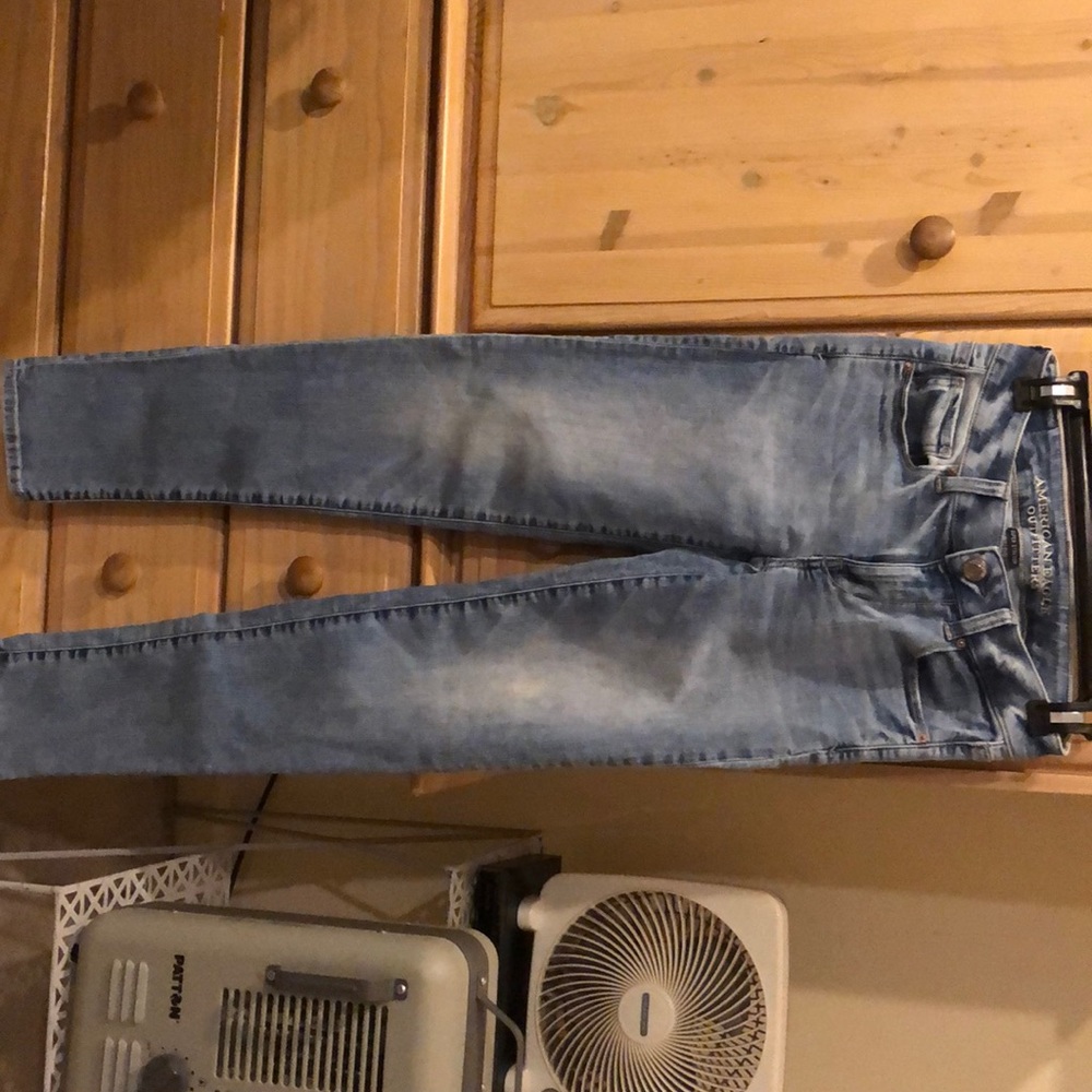 AEO Light wash skinny jeans